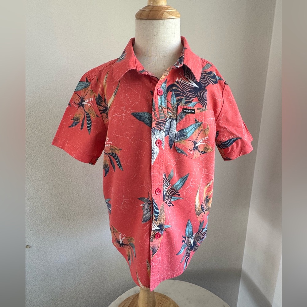 Boys Volcom size 5  Verano Stone Hawaiian short sleeve shirt